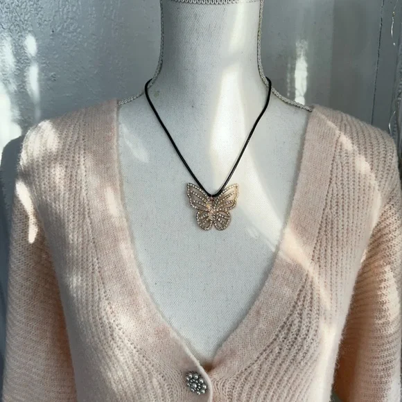 Mariposa 🦋 Gold Butterfly Pendant Necklace - Picture 3 of 5